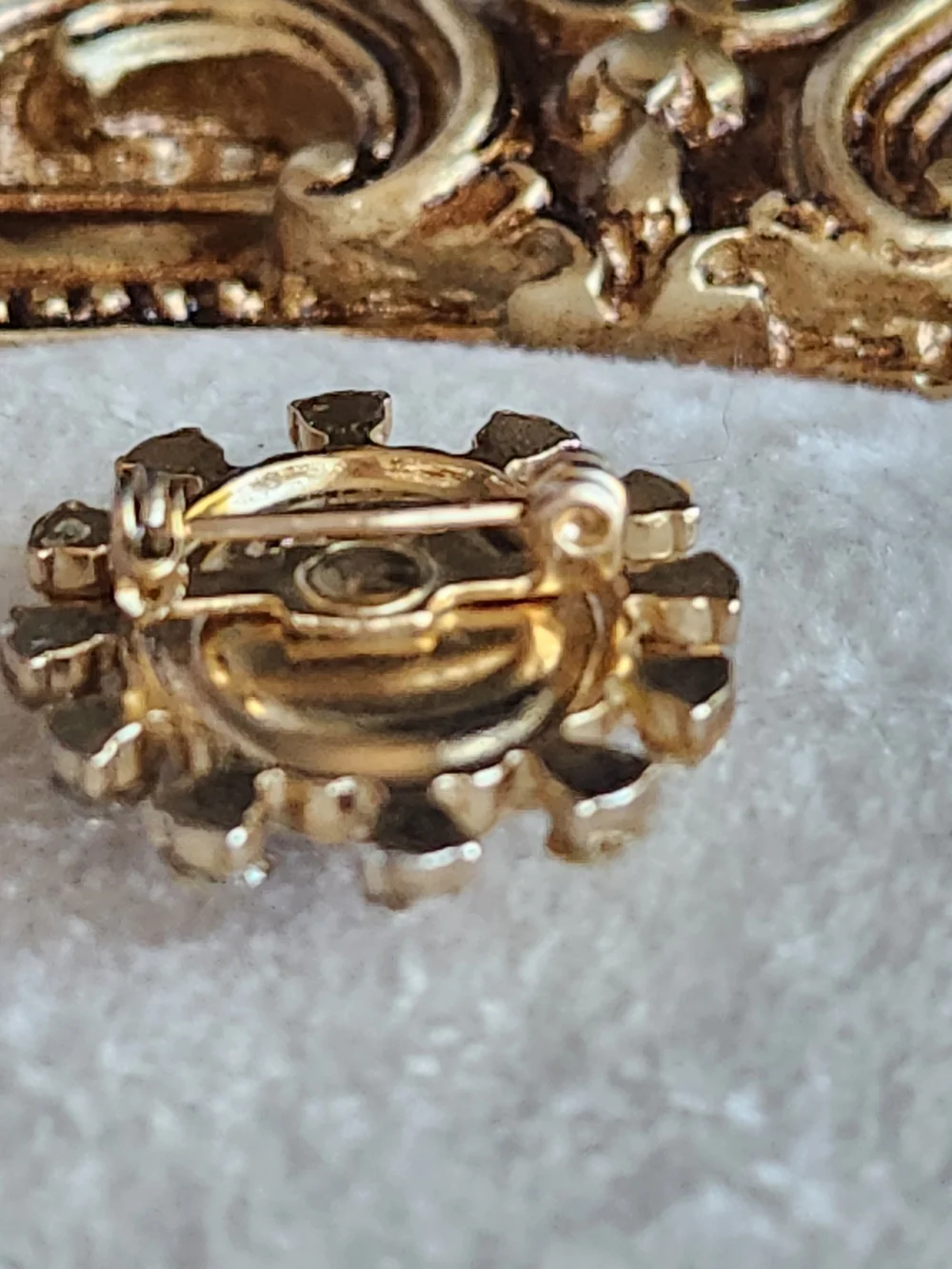 VTG Signed CORO Cameo Brooch Gold Rhinestone Crystal Halo Pin Victorian 1950's
